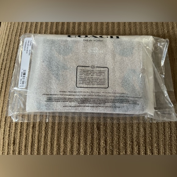 Coach Corner Zip Wristlet In Signature Canvass nwt in packaging - Picture 4 of 5